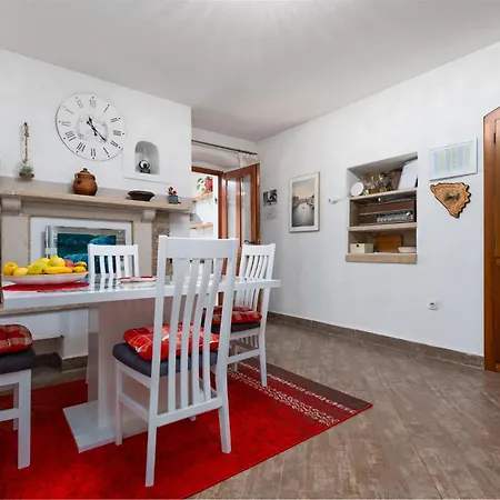 Saby A2+2 - Grill & Free Parking In shadow! Appartement Poreč
