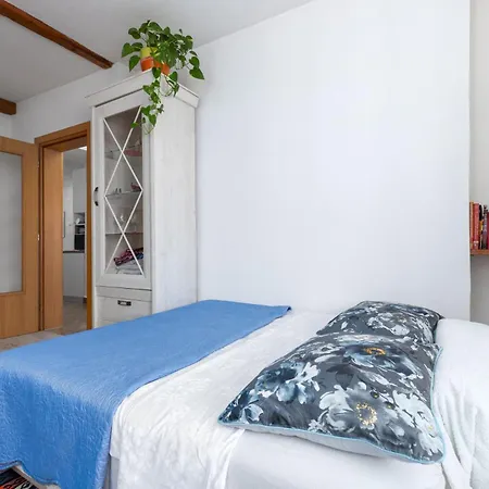 Saby A2+2 - Grill & Free Parking In shadow! Appartement Poreč